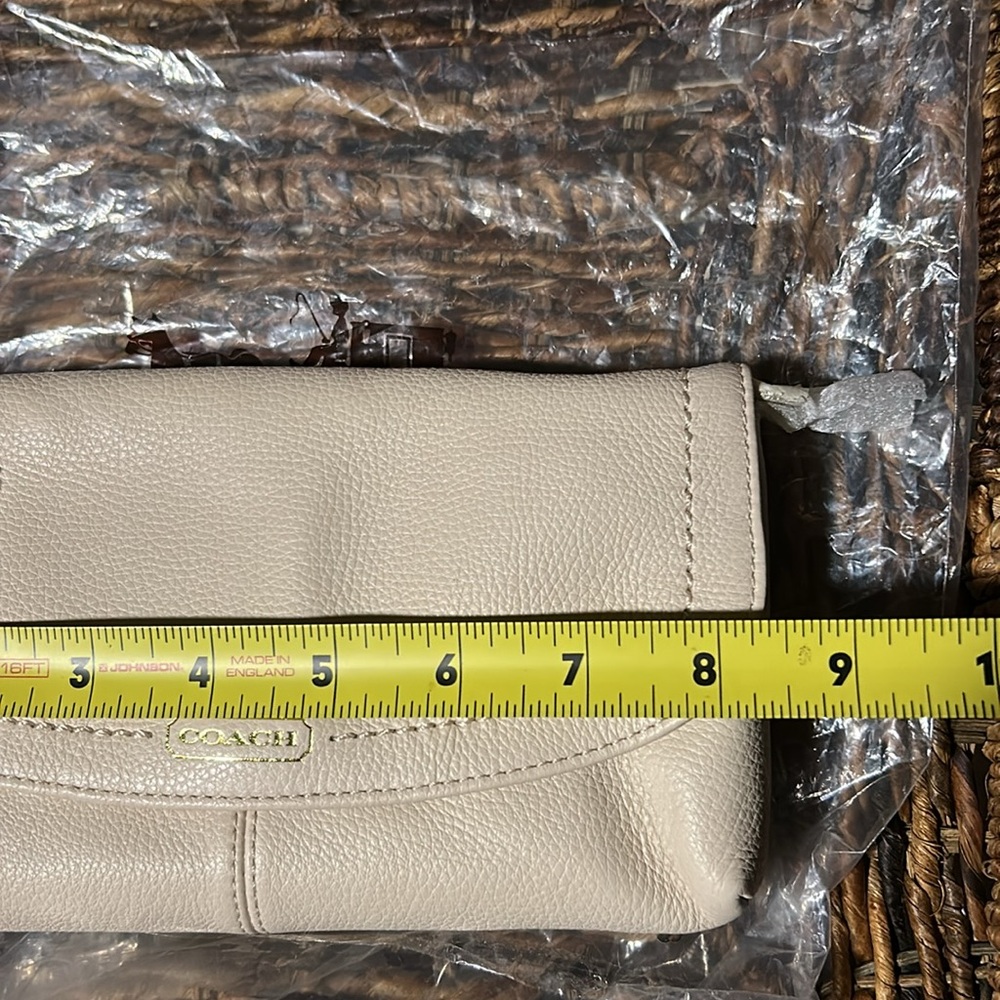 Coach Cream Pebble Leather Large Wristlet With Curved Flap Design BNWT - Picture 6 of 7